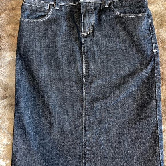 Zara Jean Skirt with Slit - Picture 3 of 4